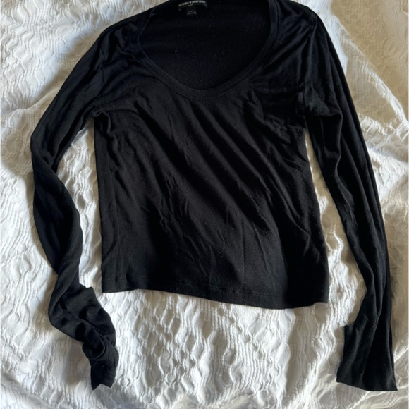 Brandy Melville soft long sleeve top - Picture 2 of 3